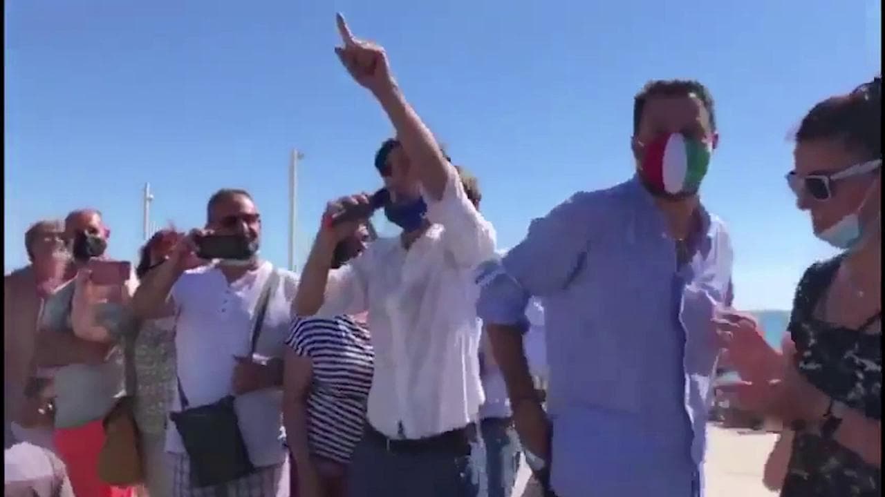 Livorno, l'accoglienza per Salvini: niente distanziamento e poche mascherine