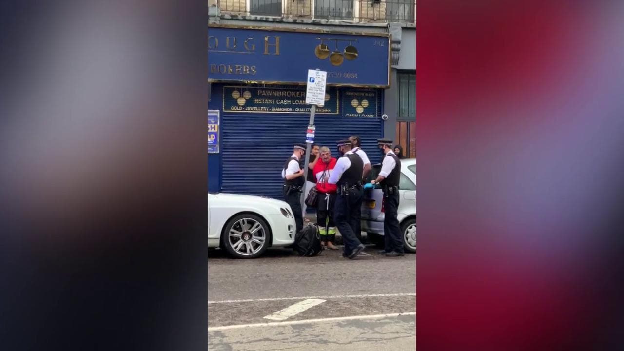 Londra, prende a martellate le auto parcheggiate: arrestato l'ex di George Michael