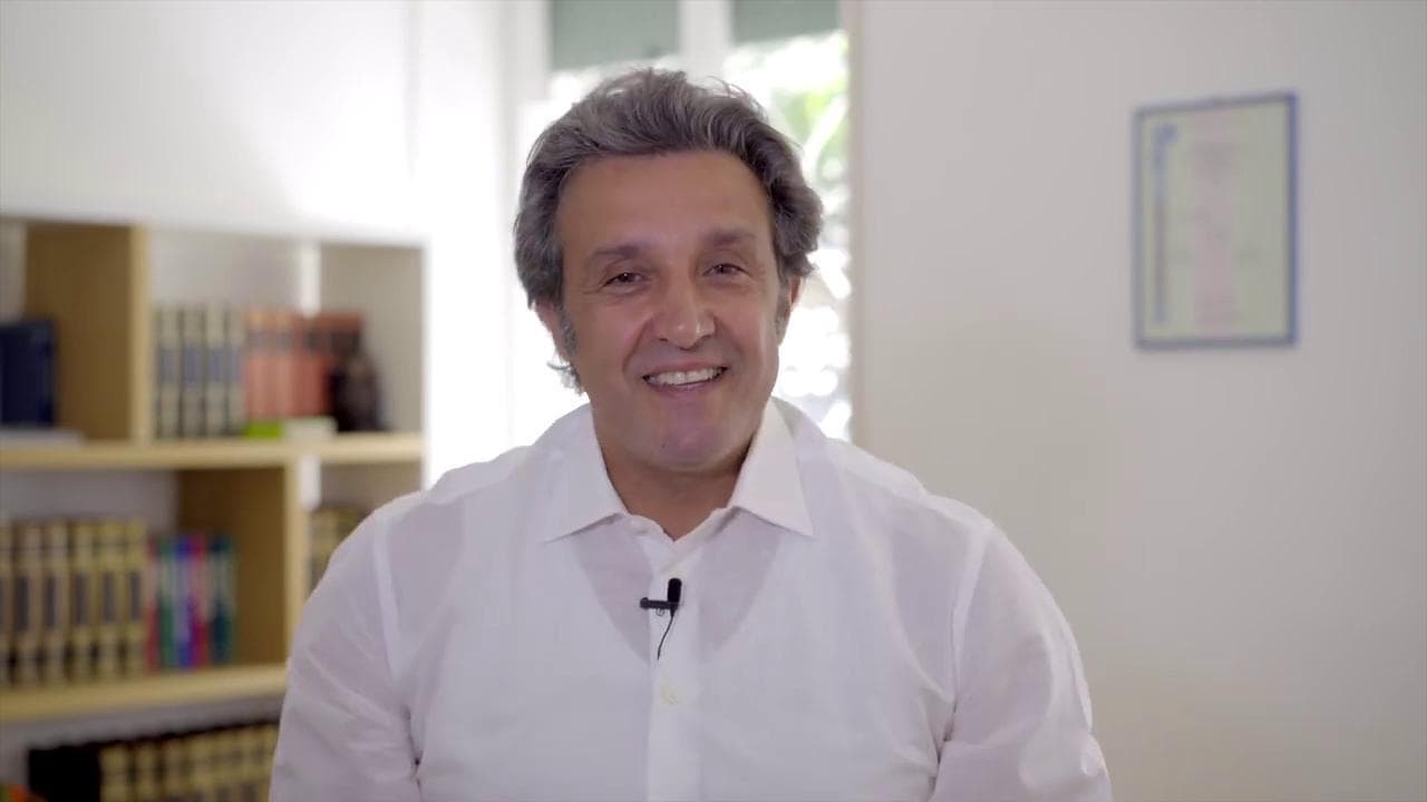 Farmaci illegali venduti online, Flavio Insinna: "Con la salute non si scherza"