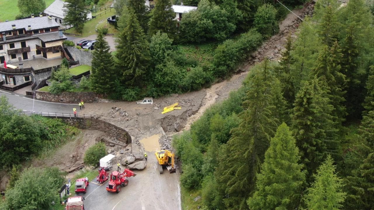 Frana a Chiesa in Valmalenco, la colata di fango: le immagini dal drone