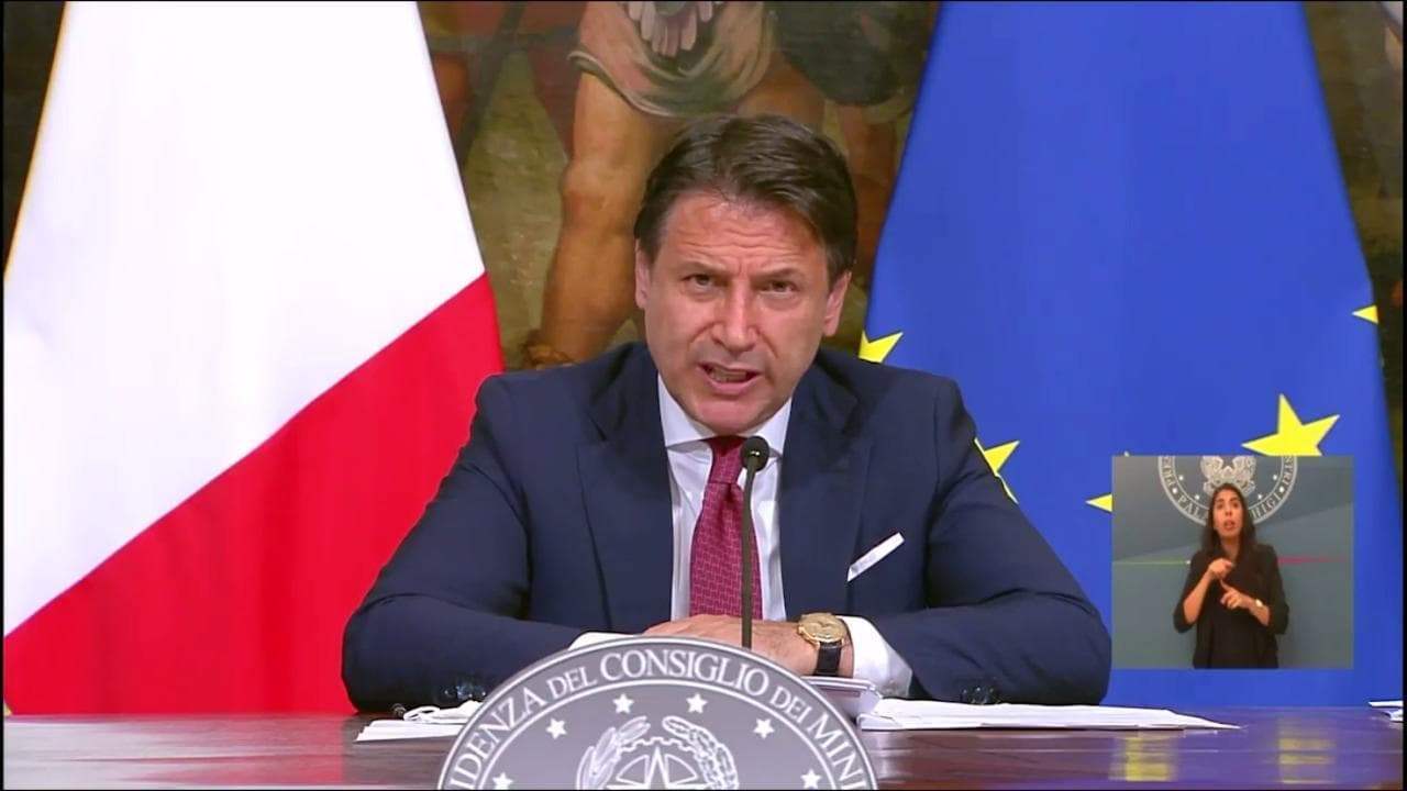 Coronavirus, l'appello di Conte ai giovani: "Capisco il desiderio di movida ma serve responsabilità"