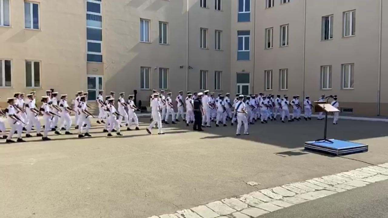 Prosciolta l'ufficiale della Marina che ballava Jerusalema: il video del giuramento a passo di danza