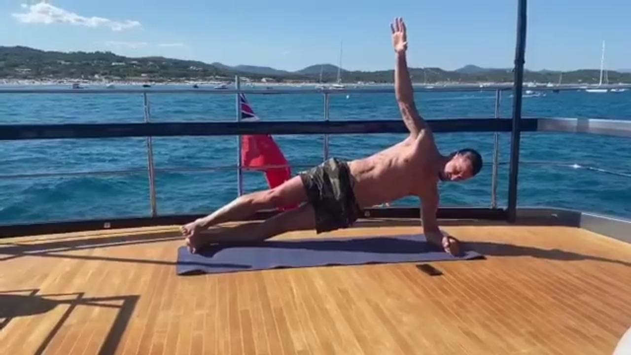 La forma invidiabile di Ibrahimovic, 38 anni: si allena anche in vacanza a bordo del suo yacht