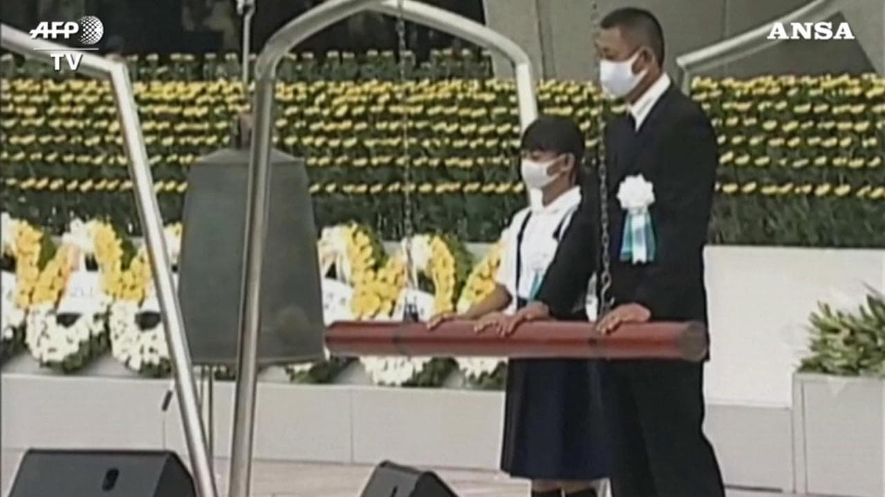 Hiroshima, 75 anni dalla bomba atomica: la cerimonia con cui il Giappone commemora le vittime