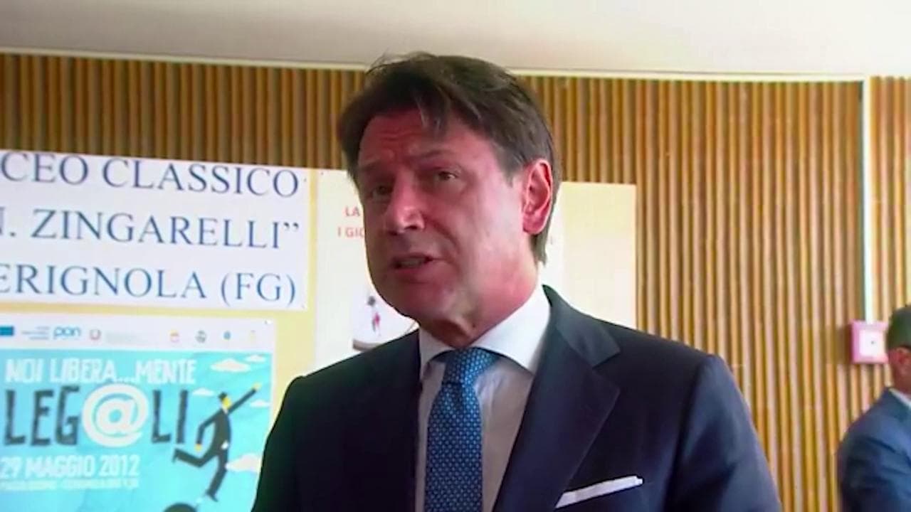 Migranti, Conte: "Non tollereremo ingressi irregolari". E sulle mascherine: "Giovani siano responsabili"