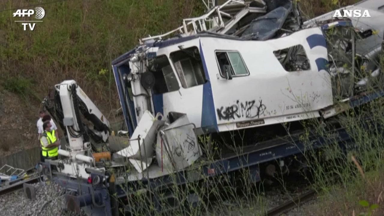Portogallo, deraglia treno nella zona di Soure: due morti e diversi feriti