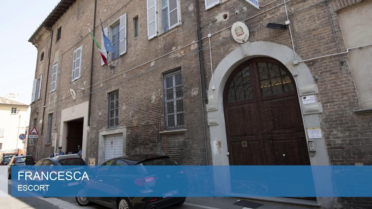 Piacenza, parla una escort: "Droga e sesso in caserma. Io sieropositiva, carabinieri non volevano protezioni"