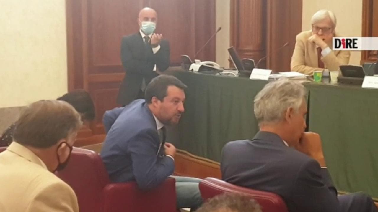 Coronavirus, la protesta di Salvini: "Io la mascherina non la metto"