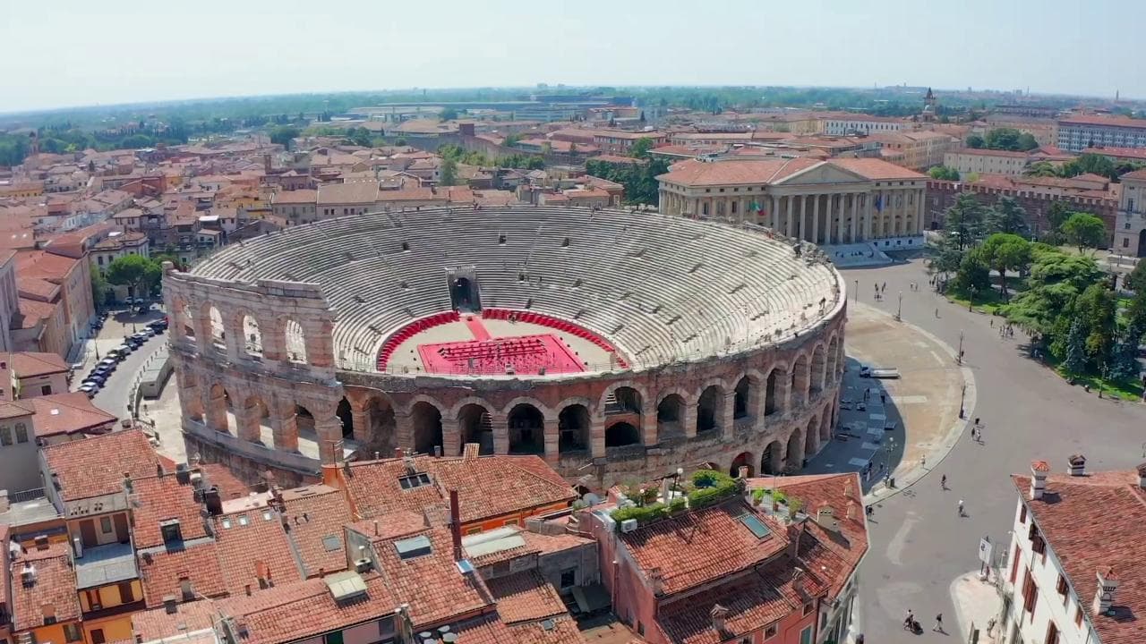 Arena di Verona, riparte la stagione con il palco al centro dell'anfiteatro