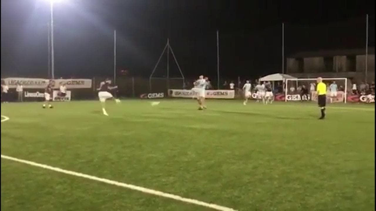 Calcio a 8, Totti segna contro la Lazio: la punizione fa vincere lo scudetto alla sua squadra