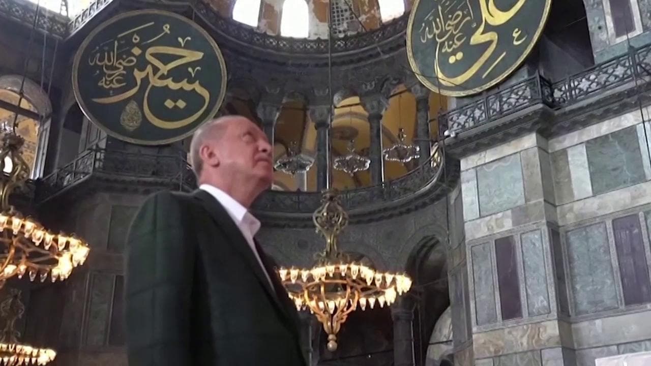 Istanbul, Erdogan in visita a sorpresa a Santa Sofia