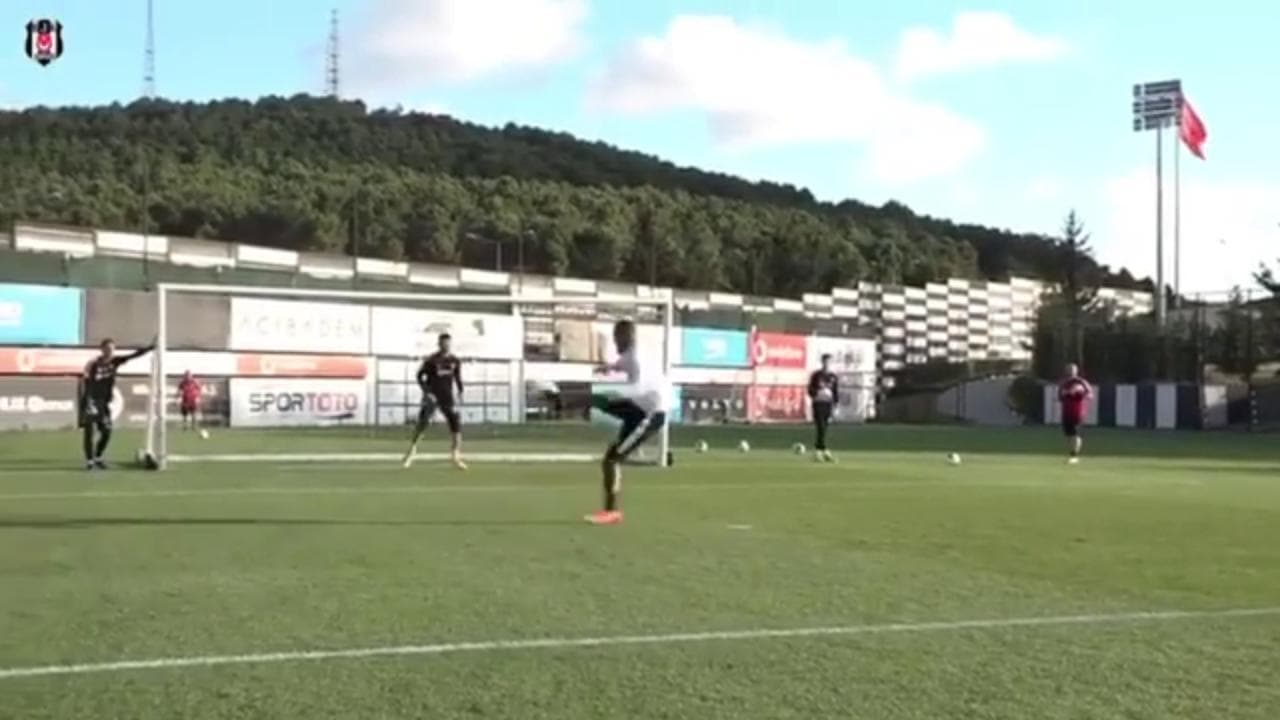 Besiktas, Boateng segna con una complicata mossa di kung fu