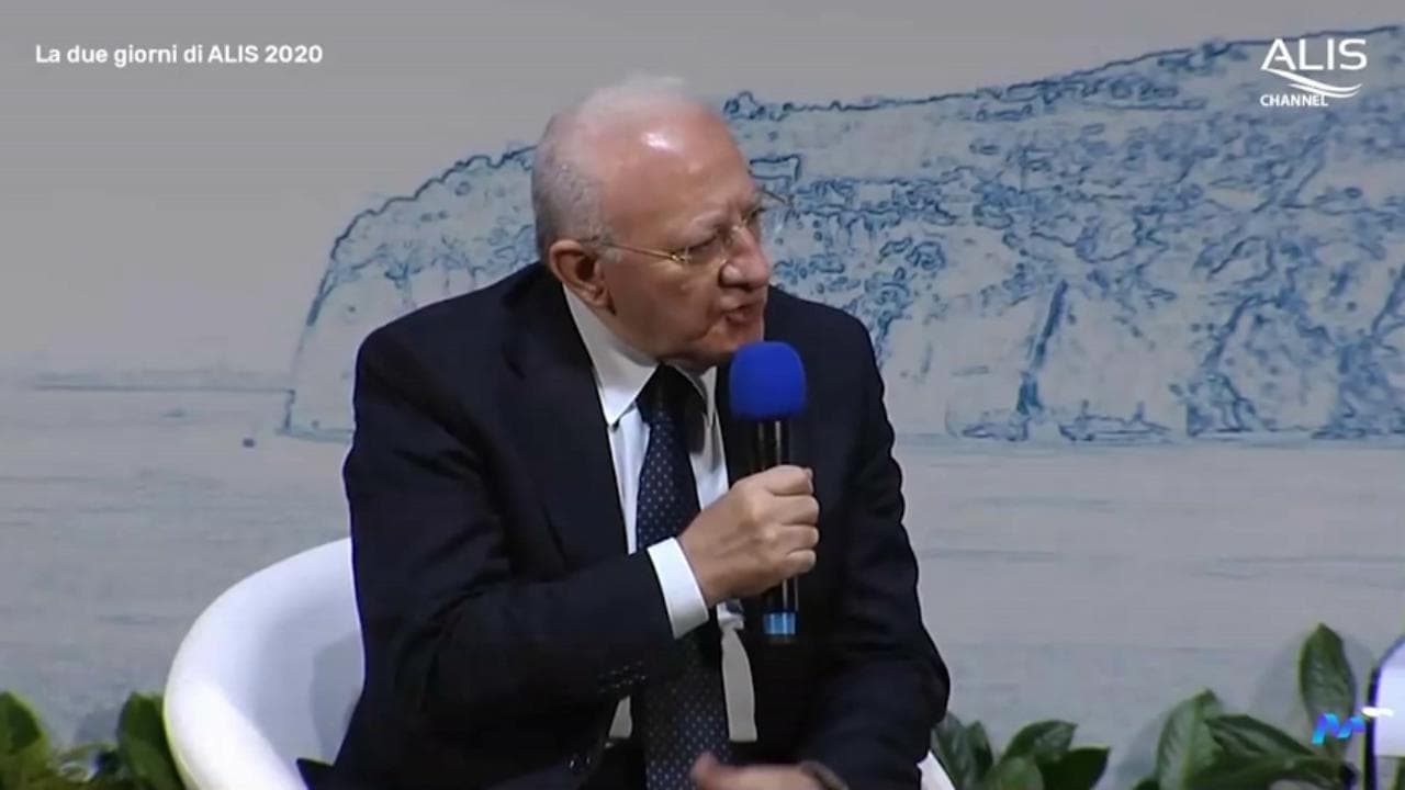 De Luca: "Zingaretti era andato a Milano a fare brindisi, ma siccome Dio c'è s'è preso il Covid"