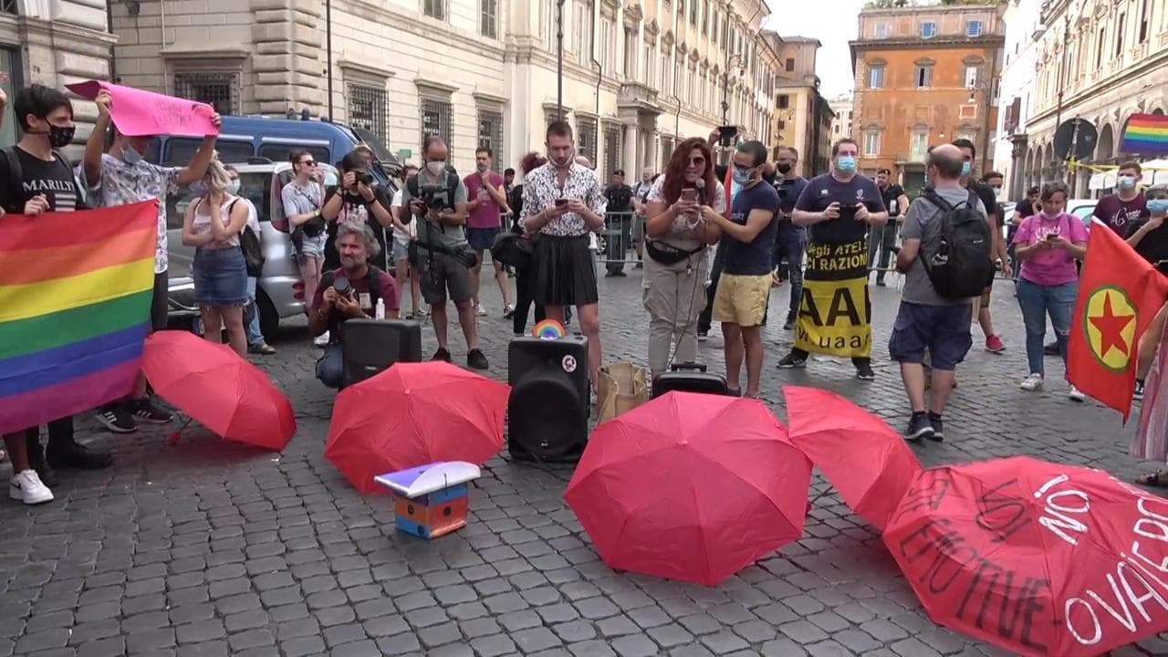 Omotransfobia, a Roma due piazze opposte. La comunità Lgbt: "E' una legge che aspettiamo da 30 anni"