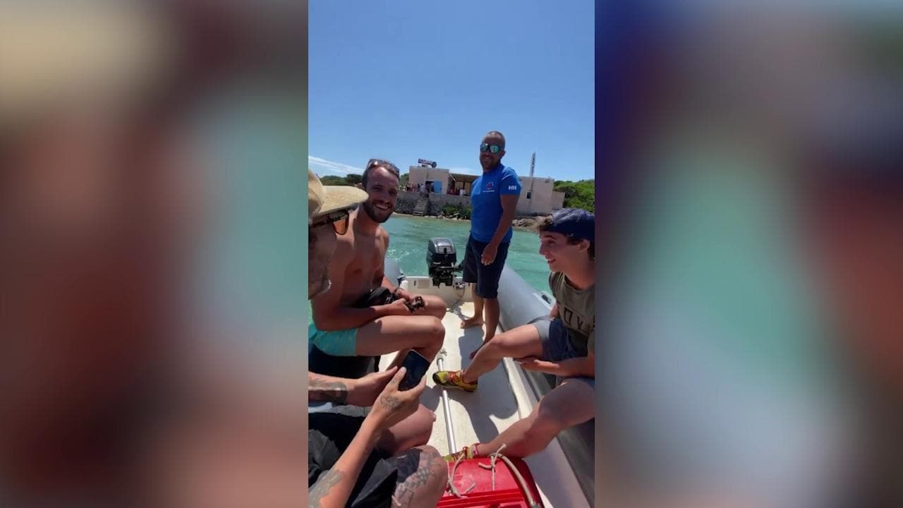 Costa Smeralda, Rio de 'La casa di carta' viene accolto con 'Bella ciao'