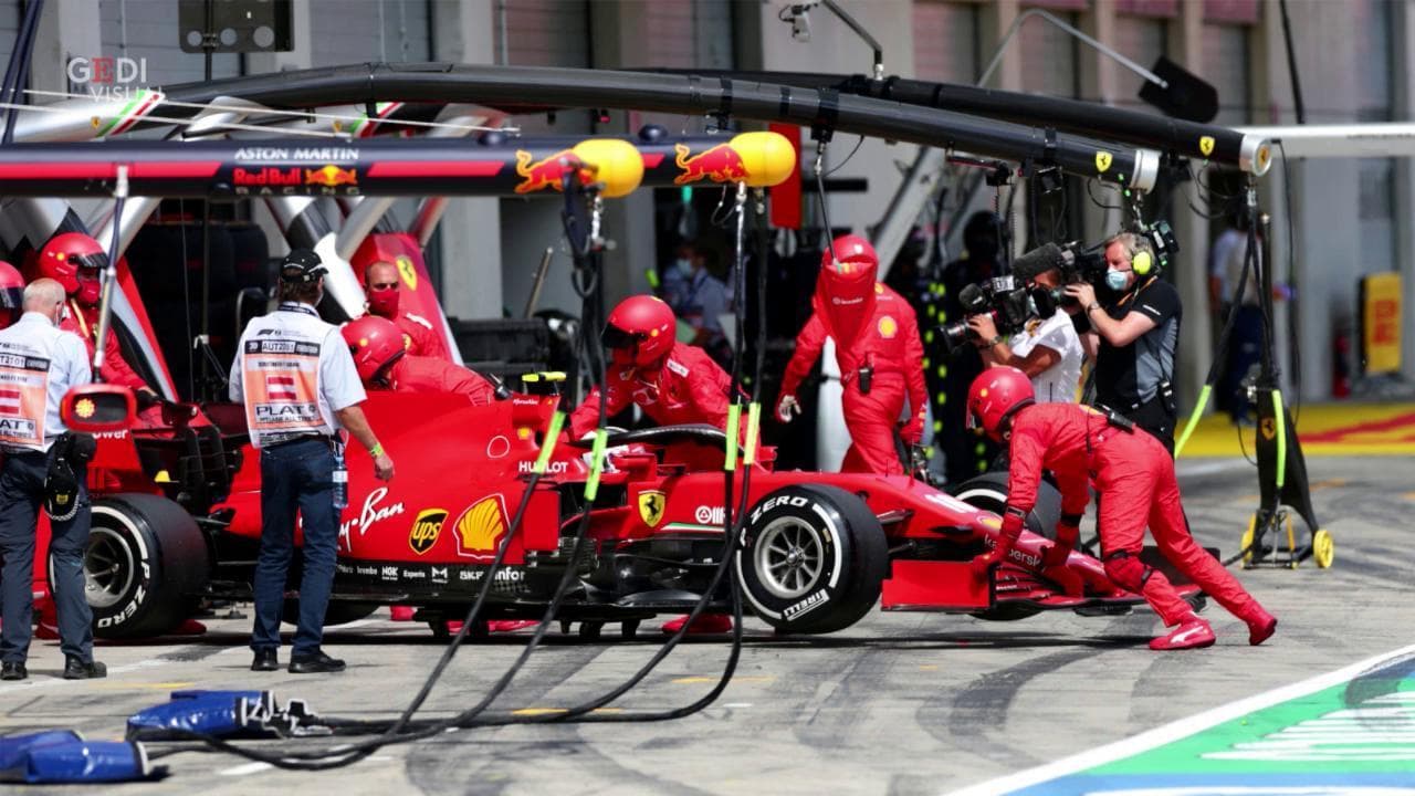Disastro Ferrari, doppio ritiro al Gp di Stiria. I tifosi sui social: "Da chiudere i box e nascondersi dentro"