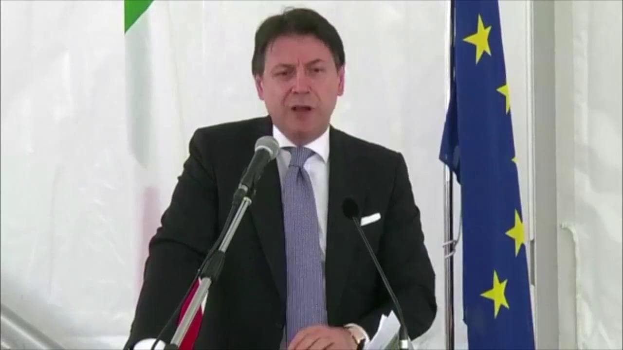 Mose, si alzano le prime paratoie. Conte: "Anche chi protesta deve augurarsi che funzioni"