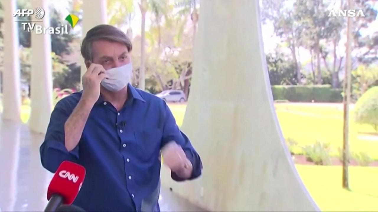 Coronavirus, Bolsonaro: "Sono positivo". E toglie la mascherina