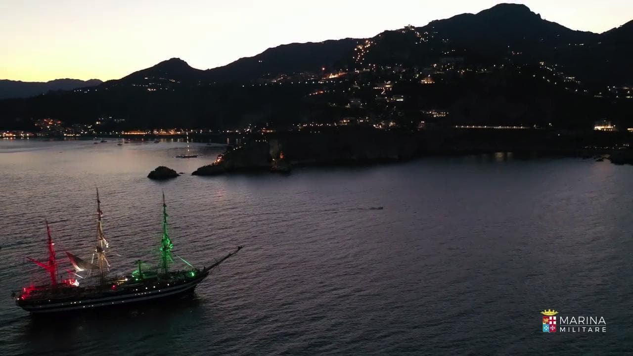 La Marina Militare omaggia Morricone: sulla nave Vespucci risuonano le sue note