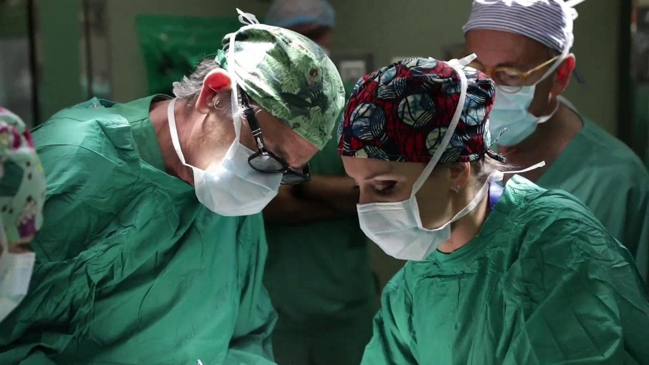 Separate al Bambino Gesù di Roma due gemelline siamesi unite dalla testa: stanno bene