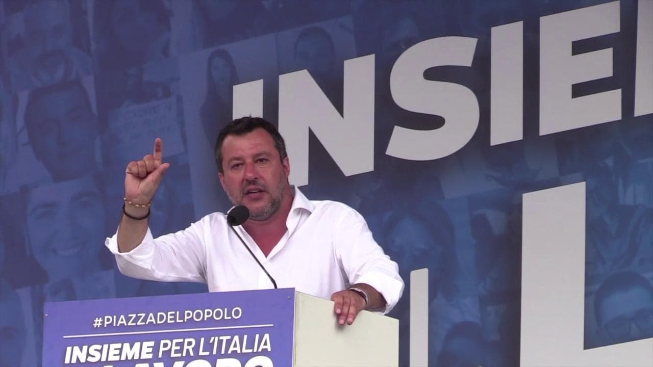 Tra attacchi alla Cina e teorie complottiste, centrodestra in piazza. Salvini: "Riproveranno a chiuderci in casa"