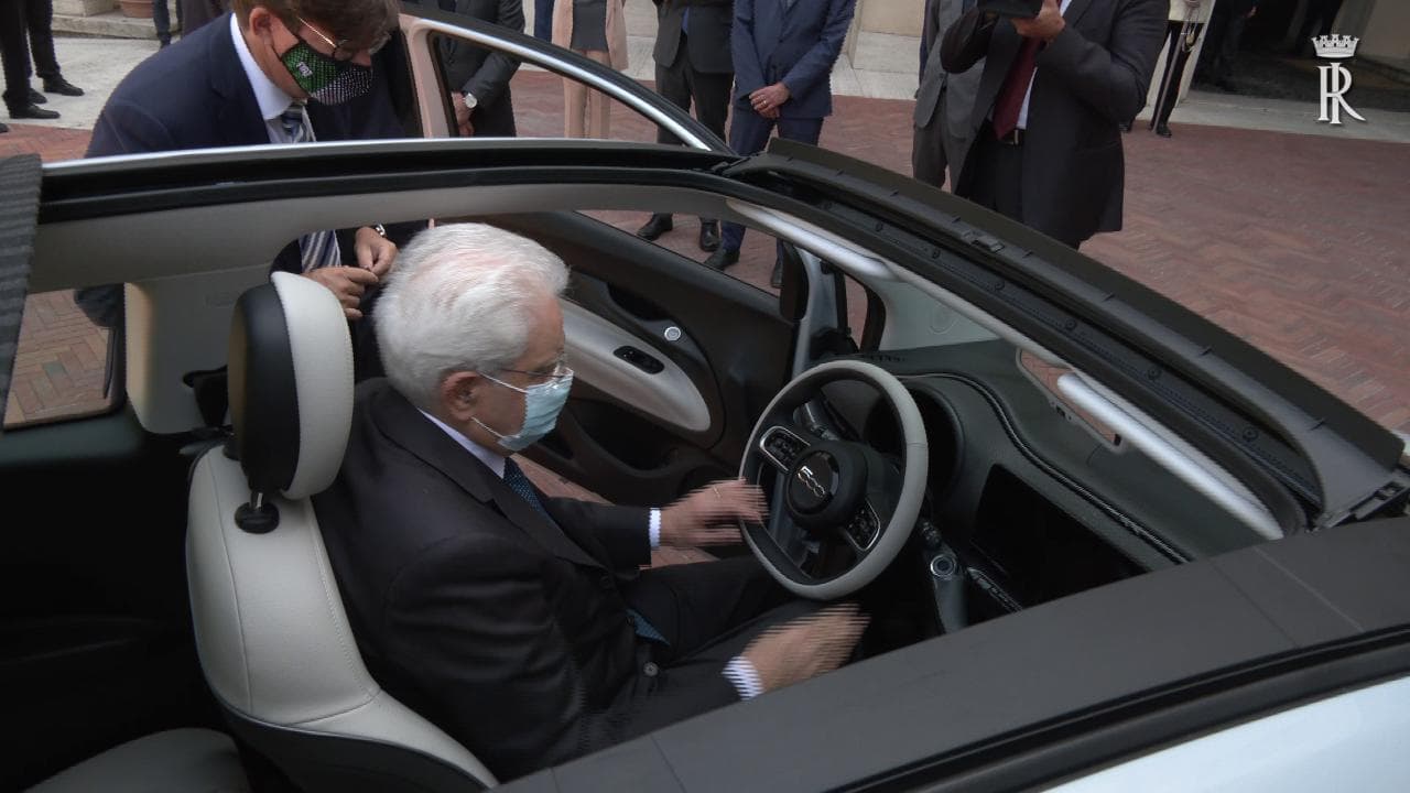 Quirinale, Mattarella a bordo della nuova Fiat 500 elettrica