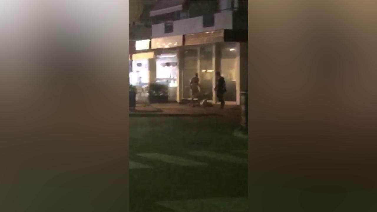Jesolo, picchiato e ridotto in fin di vita: il momento del pestaggio