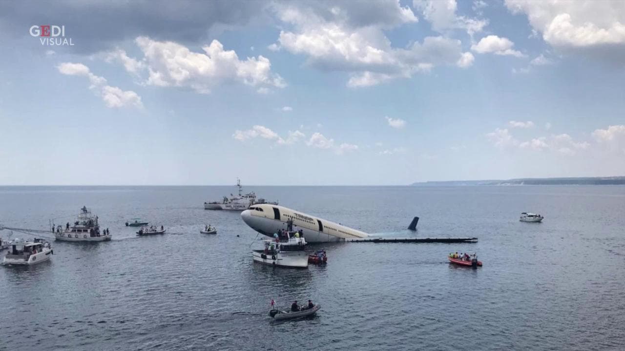 Turchia, un aereo affondato nel Mar Egeo è l'attrazione preferita dei sub