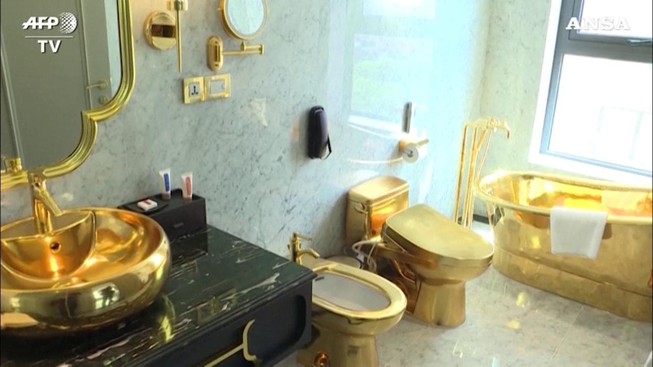 Dagli ascensori alla piscina sul tetto: in Vietnam il primo albergo placcato in oro