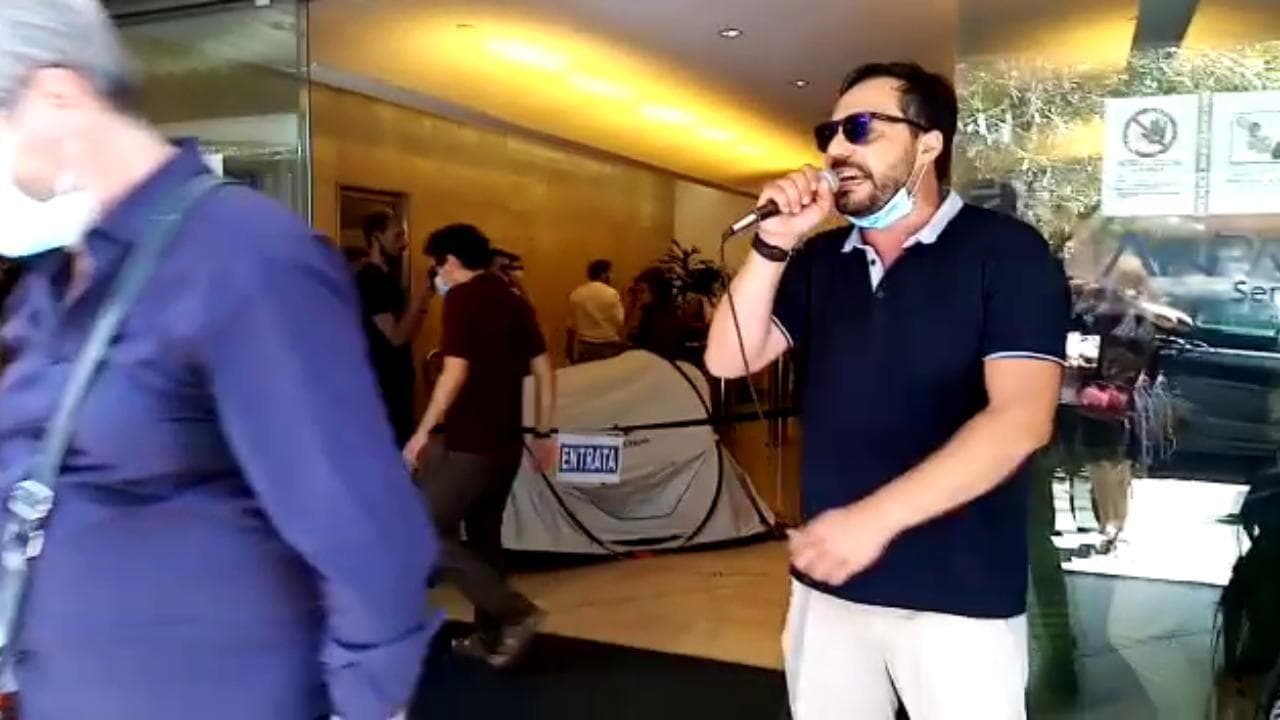 I precari di Anpal Servizi occupano la sede: "Stiamo perdendo il lavoro, non abbiamo più nulla da perdere"
