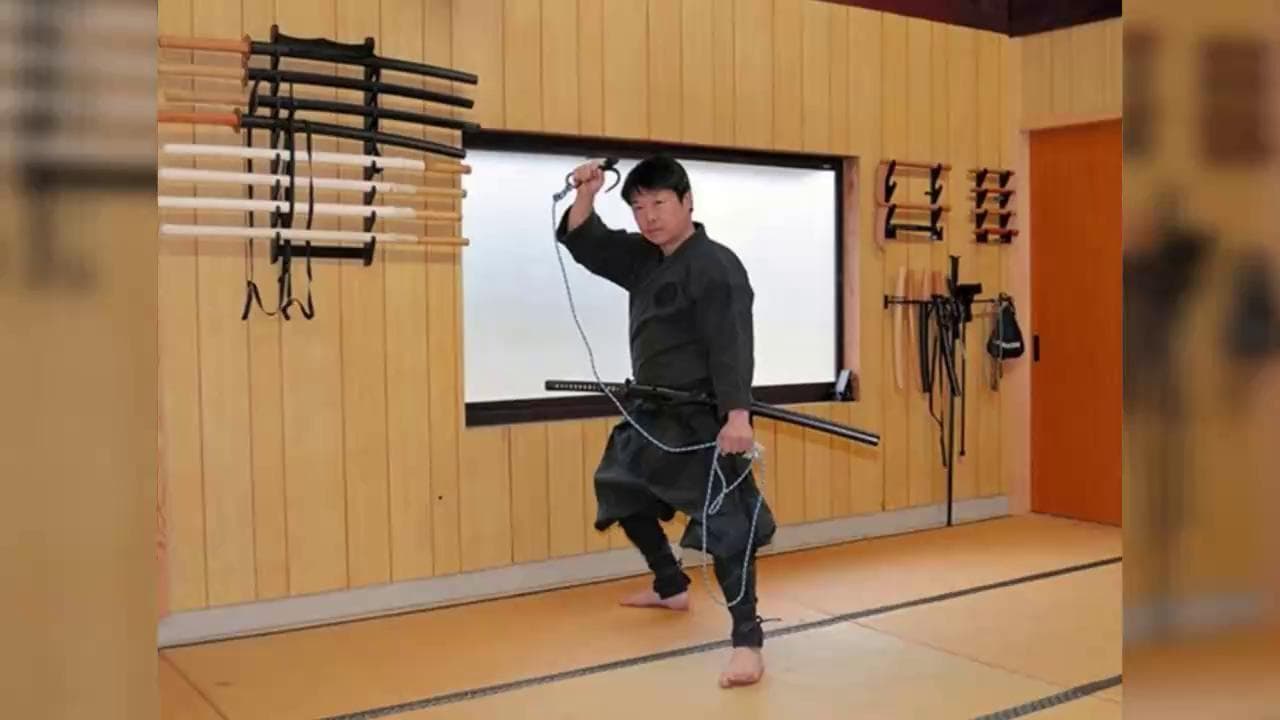 Giappone, tecniche di sopravvivenza e arti marziali: il primo laureato in studi ninja