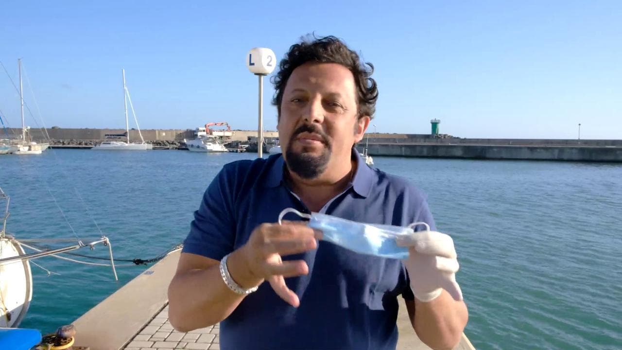Ambiente, lo spot con Brignano: "Mascherine e guanti? Gettiamoli nell'indifferenziata"
