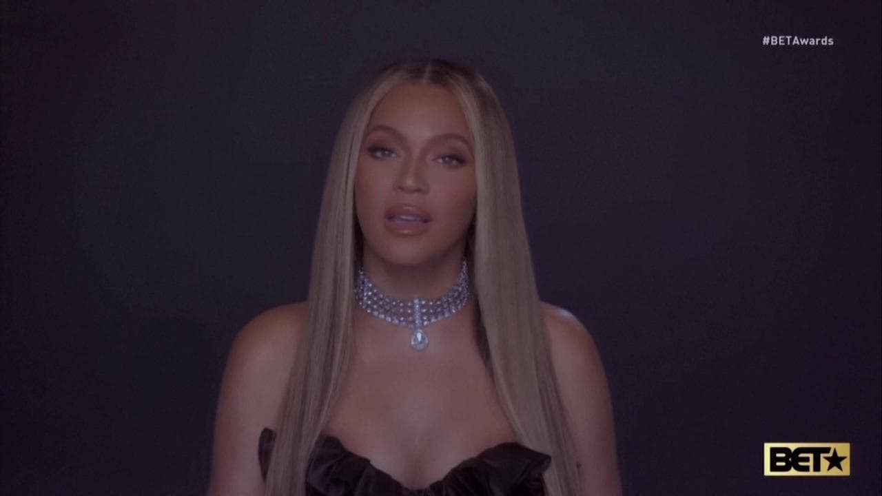 BET Awards 2020, Beyoncè: "Dobbiamo votare come se la nostra vita dipendesse da questo"