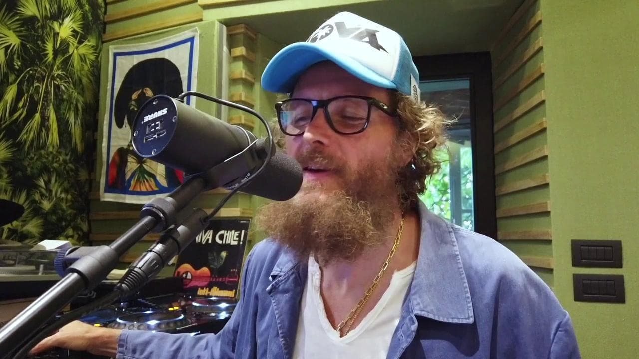 Jovanotti e altri 44 big, speaker per un'ora a Radio Italia. 'Bonito' con Jarabe de Palo