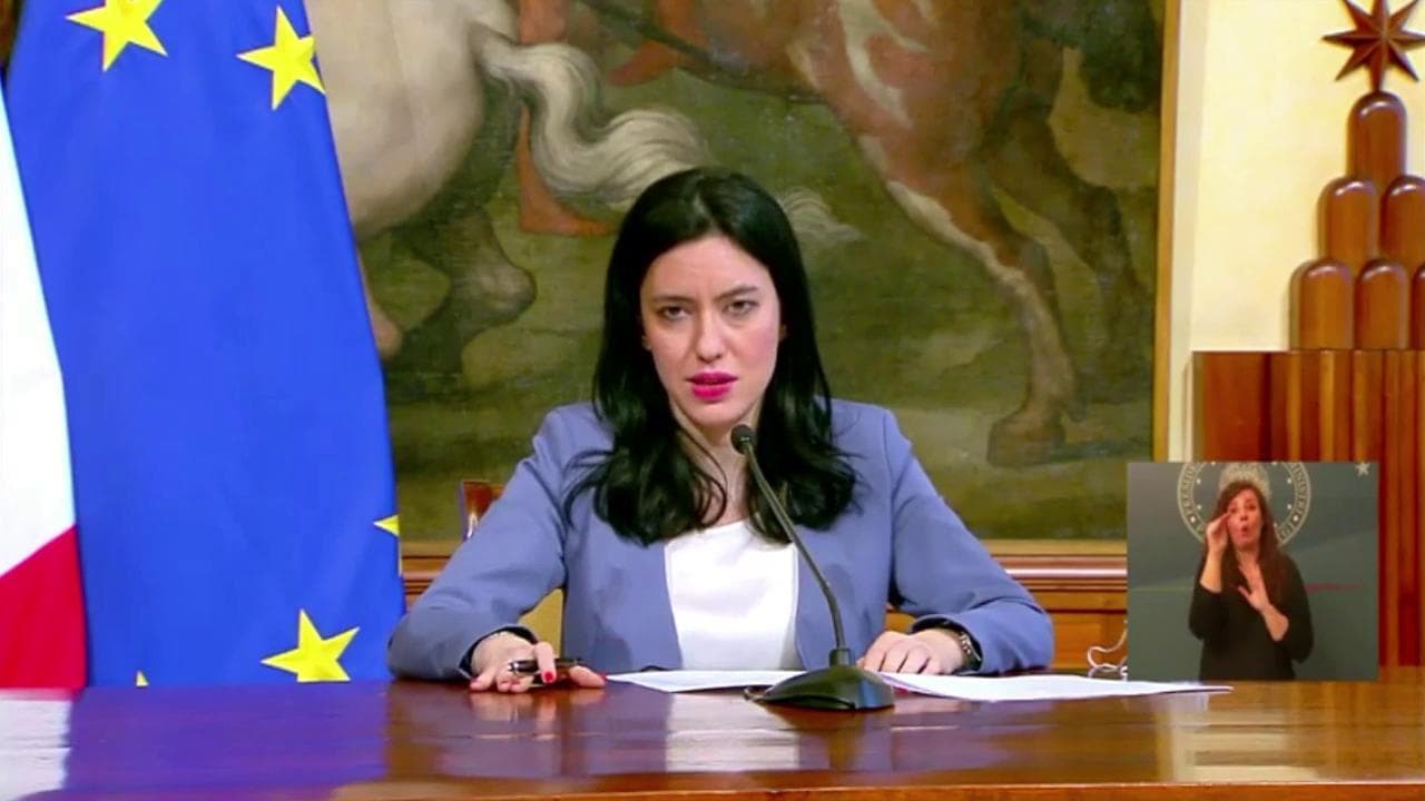 Scuola, Azzolina: "Faremo lezioni anche in cinema, musei, teatri e parchi"