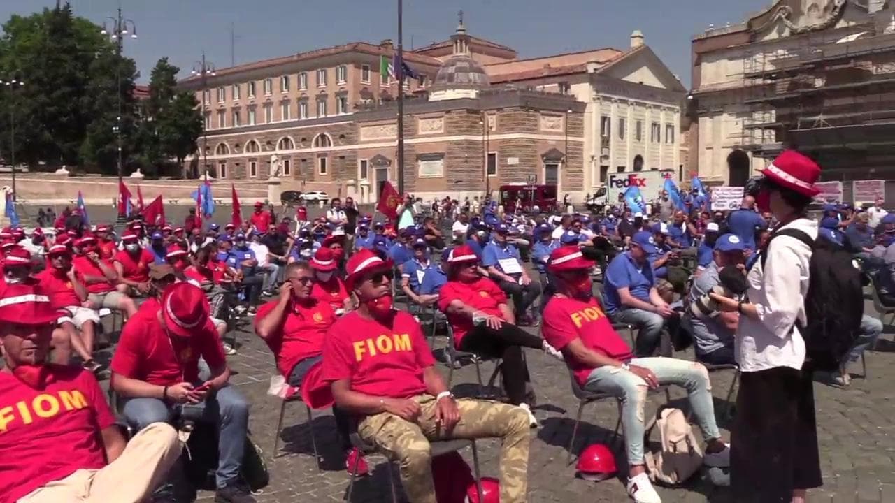 Metalmeccanici in piazza a Roma contro il Governo: "Basta misure tampone, vogliamo il lavoro. Pronti alla mobilitazione"