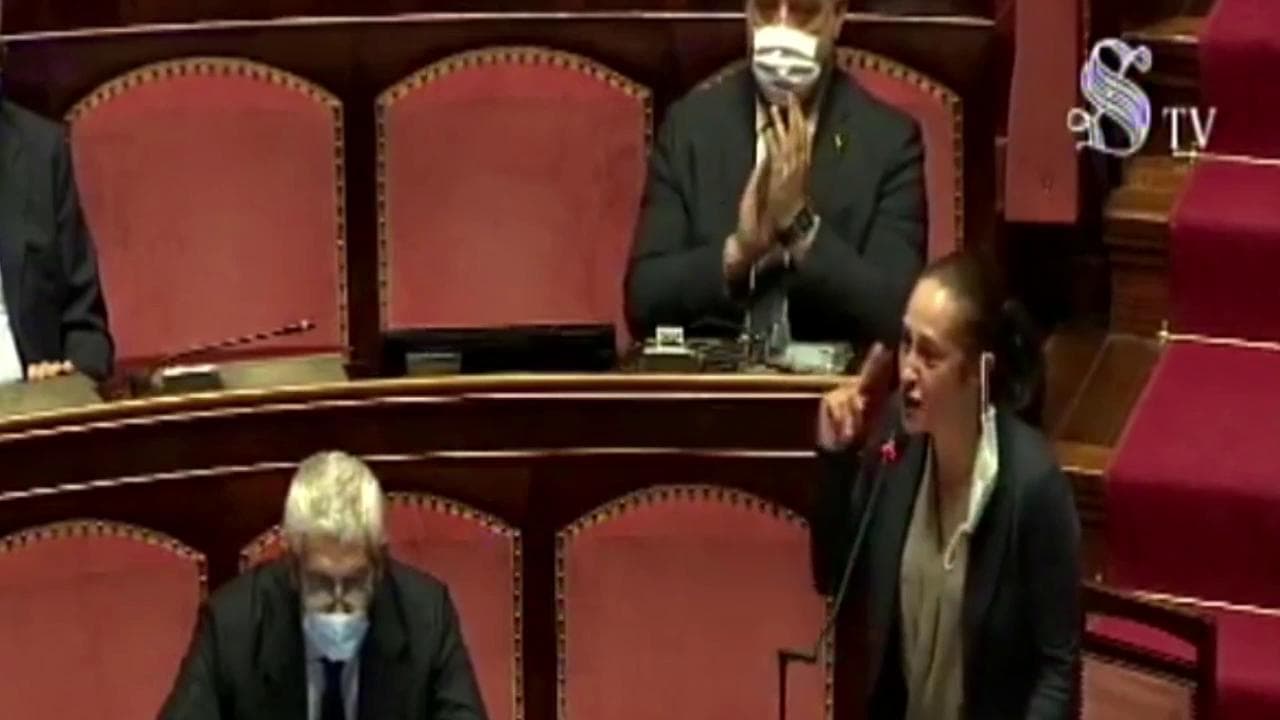 Dl Elezioni, scontro Taverna-Casellati: "Mia presidenza a difesa dell'onore del Senato". "Polemica inaccettabile"