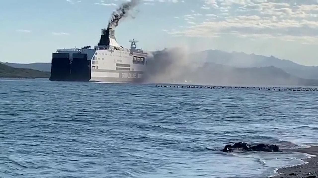 Olbia, fiamme su un traghetto della Grimaldi: a bordo oltre 100 passeggeri