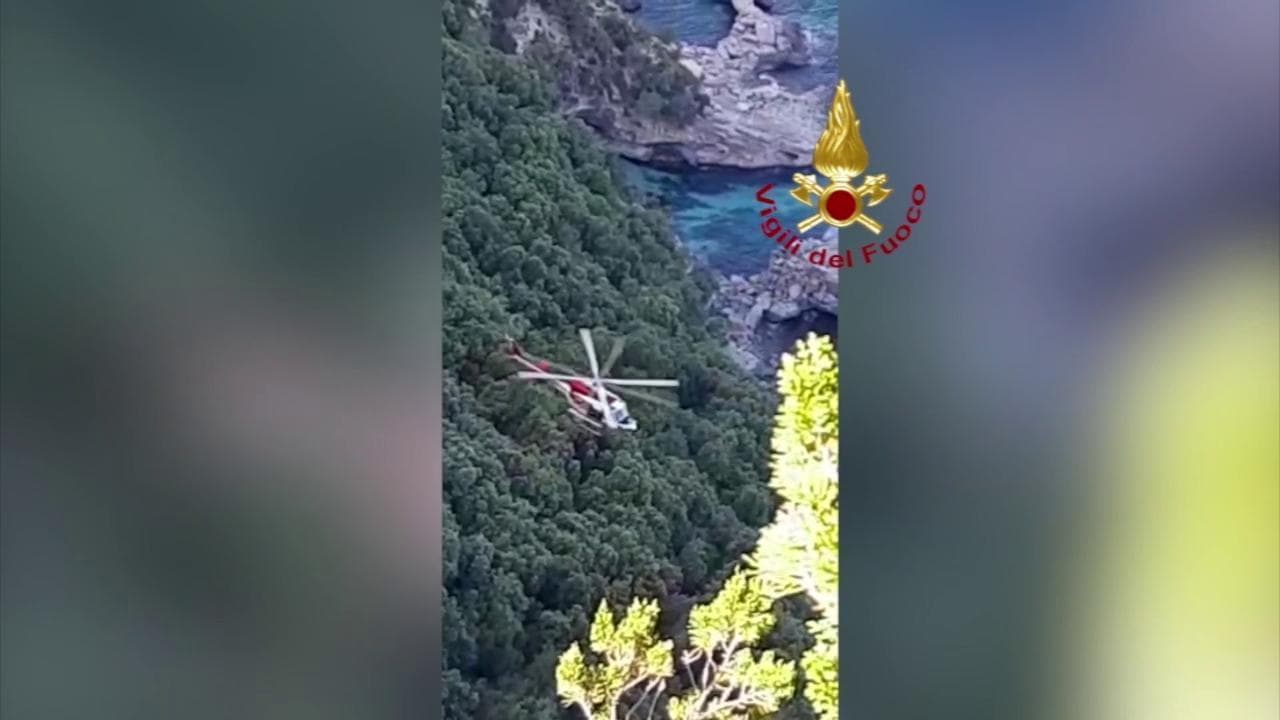 Sardegna, due escursionisti si perdono nei boschi: il difficile salvataggio con l'elicottero
