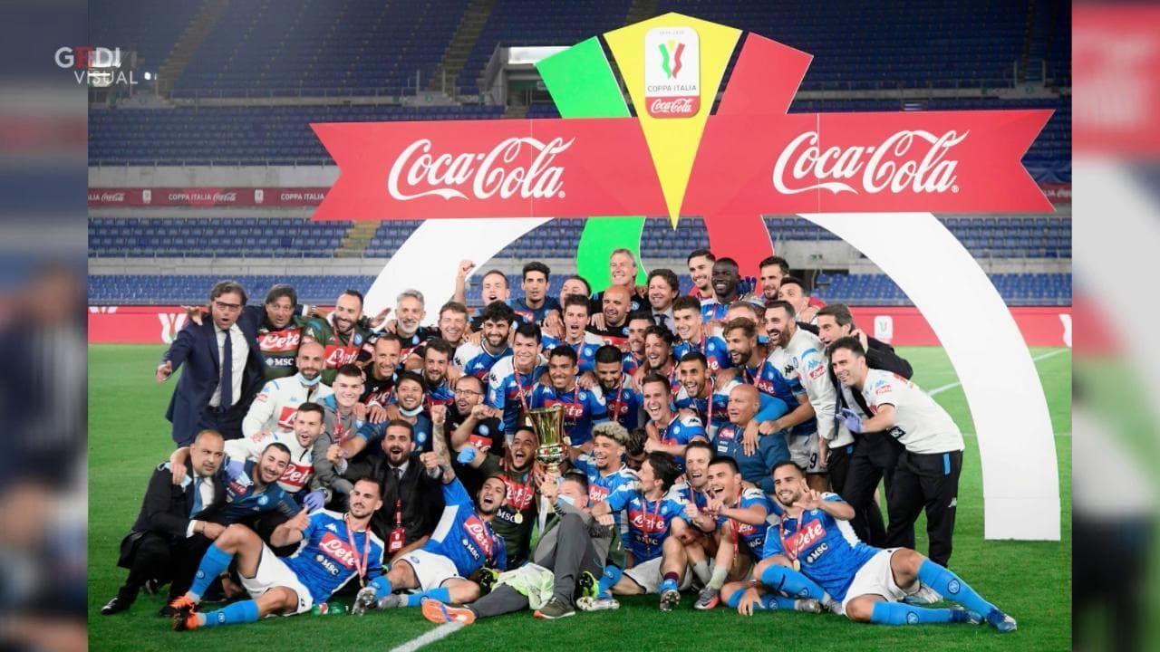 Napoli-Juventus, dal medagliere self-service agli spalti senza tifosi: la premiazione mai vista prima