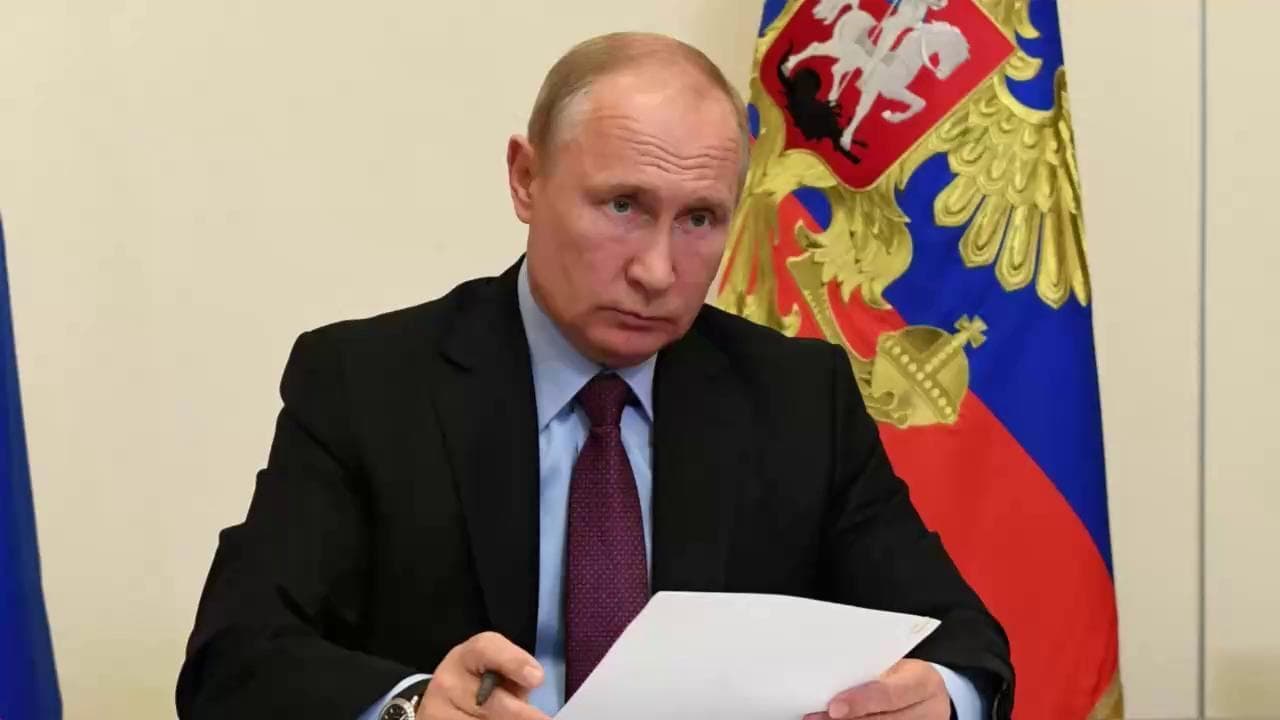 Coronavirus, Putin fa installare un "tunnel disinfettante": per incontrare il presidente russo bisogna entrarci