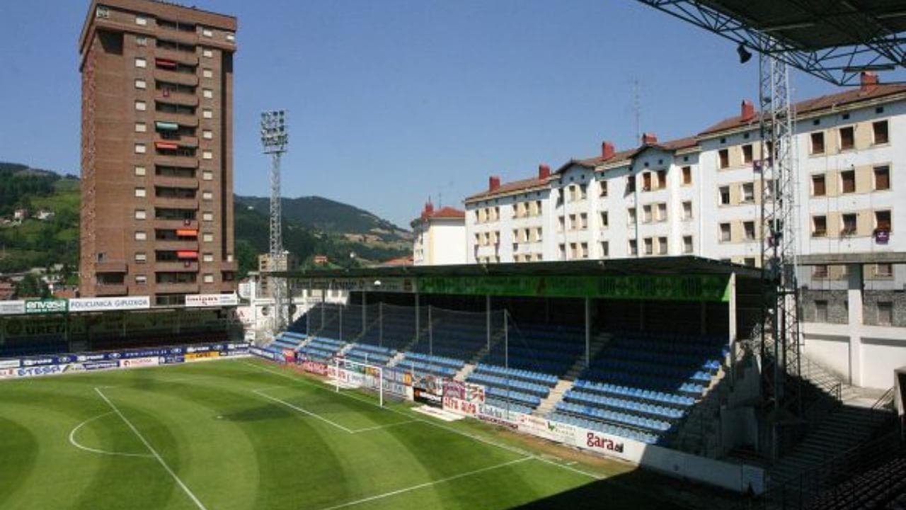 Spagna, la Liga dal balcone: così i tifosi guardano le partite di calcio dal vivo nonostante gli stadi chiusi