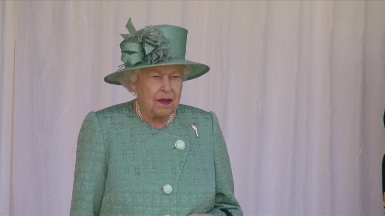 Gb, il coronavirus cambia i piani della regina: ecco i festeggiamenti per i 94 anni di Elisabetta