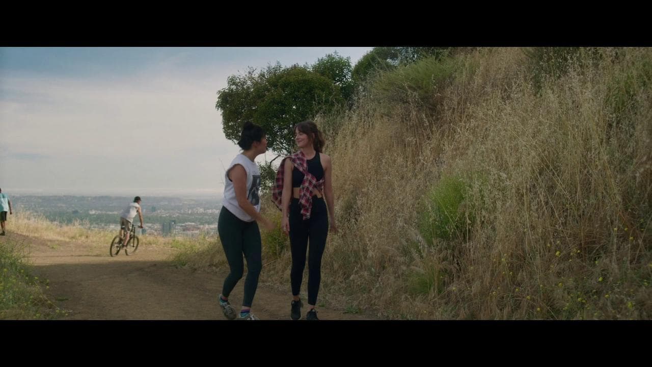 Dakota Johnson è 'L'assistente della star' - La clip in anteprima