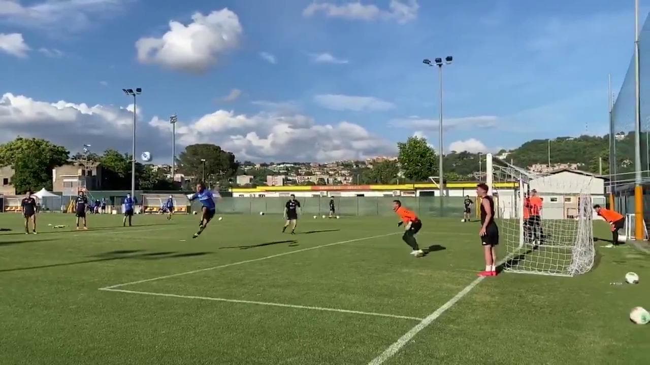 La gioia in allenamento di Pippo Inzaghi: segna ed esulta come in Champions