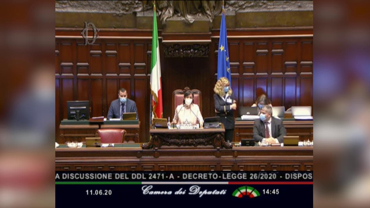 Camera, Carfagna richiama Sgarbi: "Metta mascherina, non siamo 629 imbecilli e un solo intelligente"