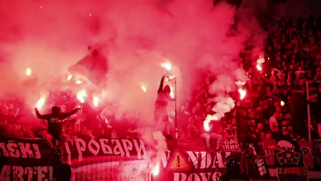 Coronavirus, in Serbia allo stadio senza distanze: in 25mila sugli spalti per il derby di Belgrado