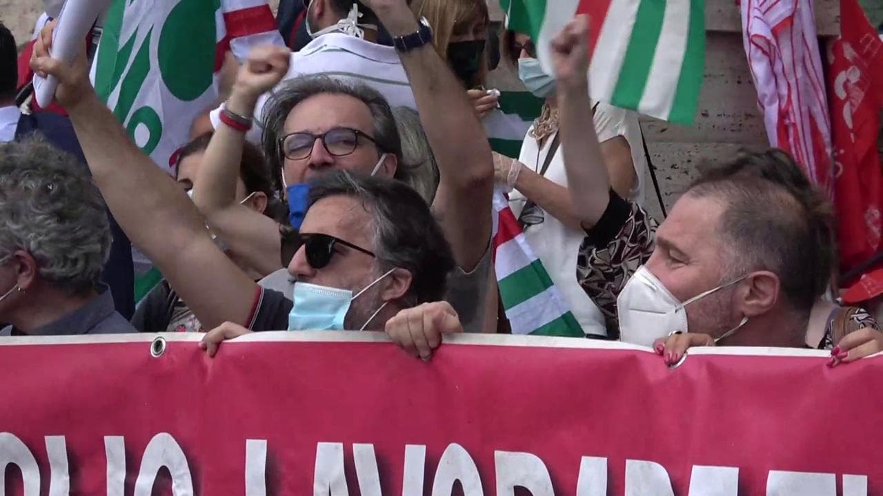 Scuola, sciopero generale nell'ultimo giorno: "Usiamo l'emergenza per rinnovarci"