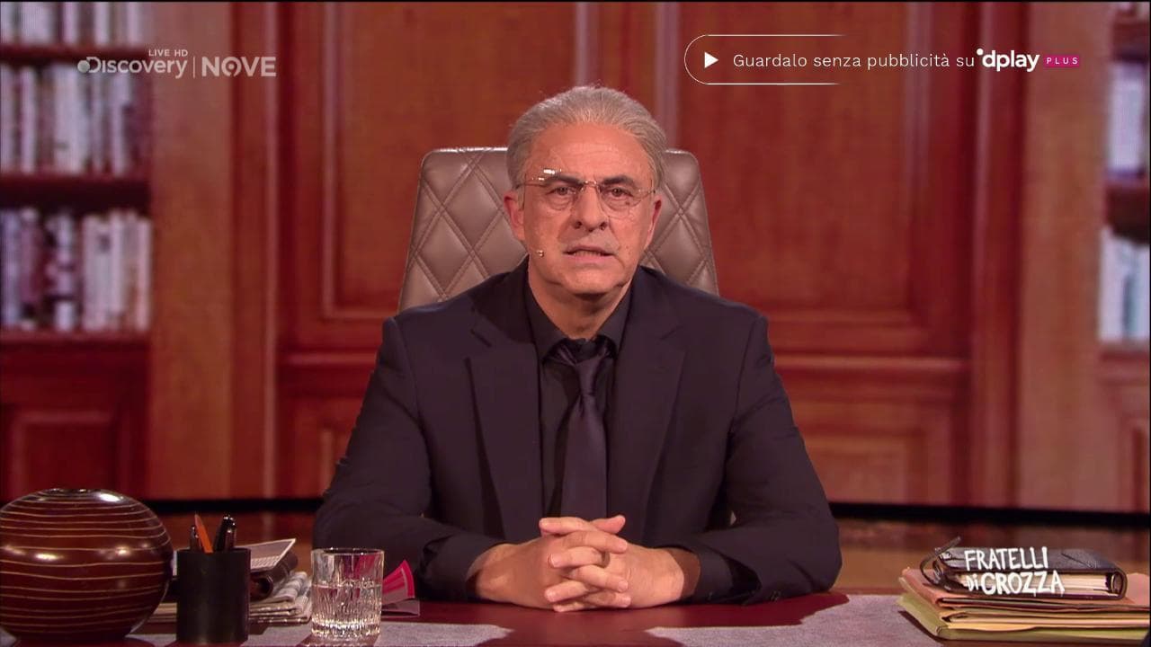 Crozza-De Luca: "Io non solo dovrei guidare la Campania, ma il Pd, l'Italia e tutto l'emisfero occidentale"