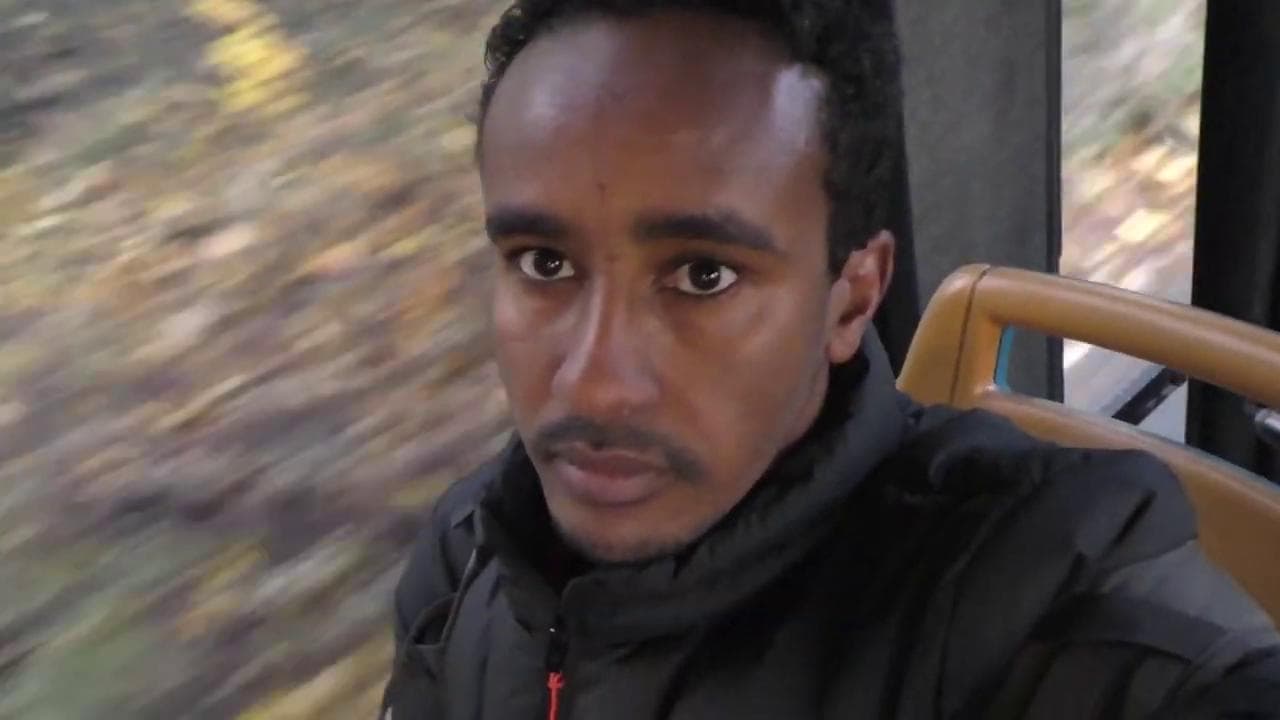 Attraverso i miei occhi: la video-storia di Abdullahi da tre anni ospite di una famiglia italiana